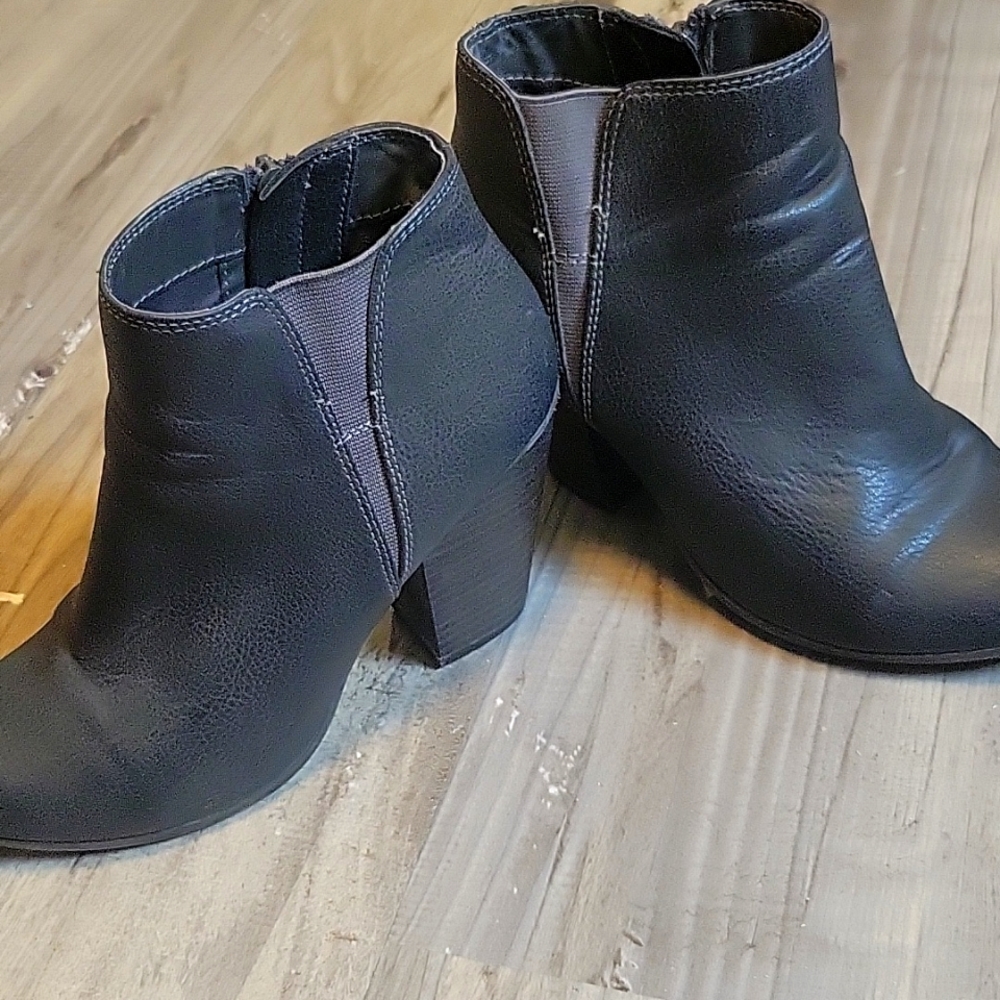 👢Grey Fergalicious Ankle Boots 7.5M Women's